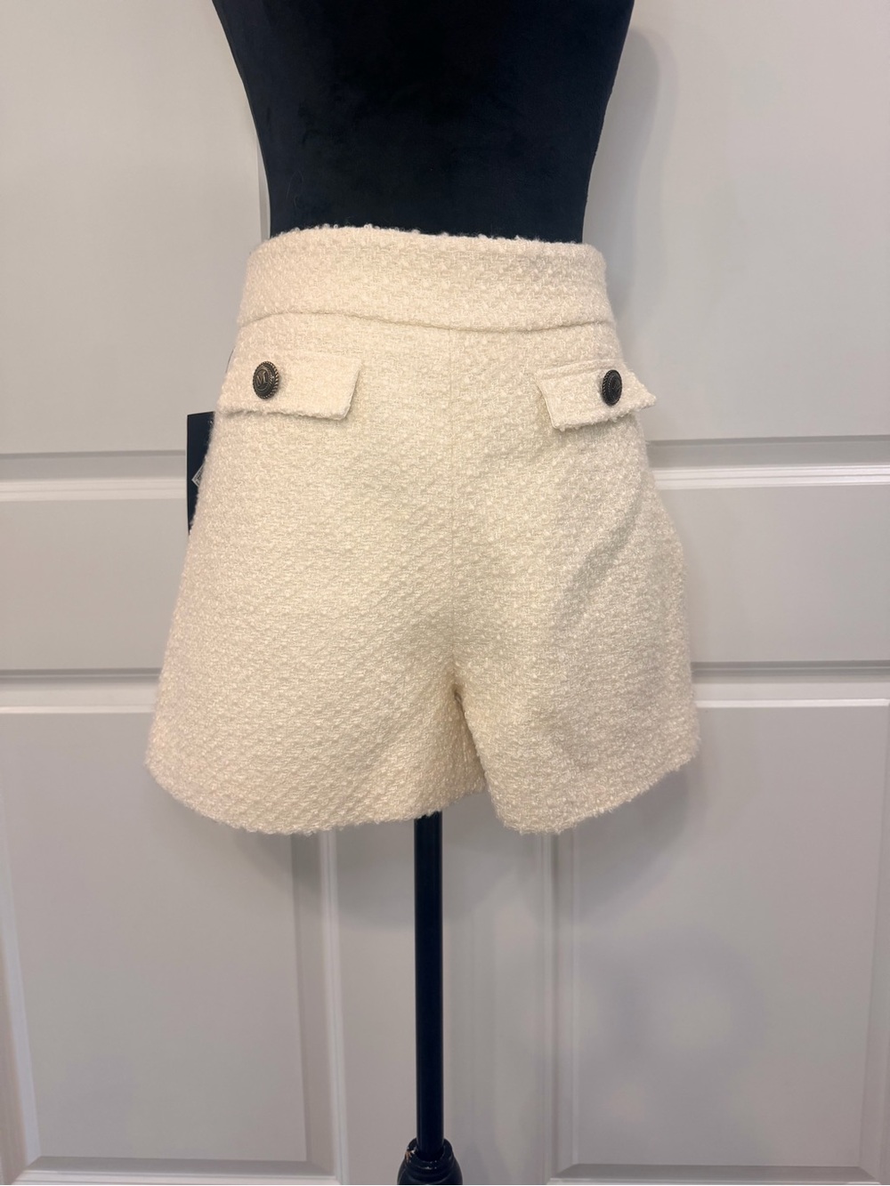 Marciano Frosted White Madeline Shorts Size 2/38EUR                NEW WITH TAGS